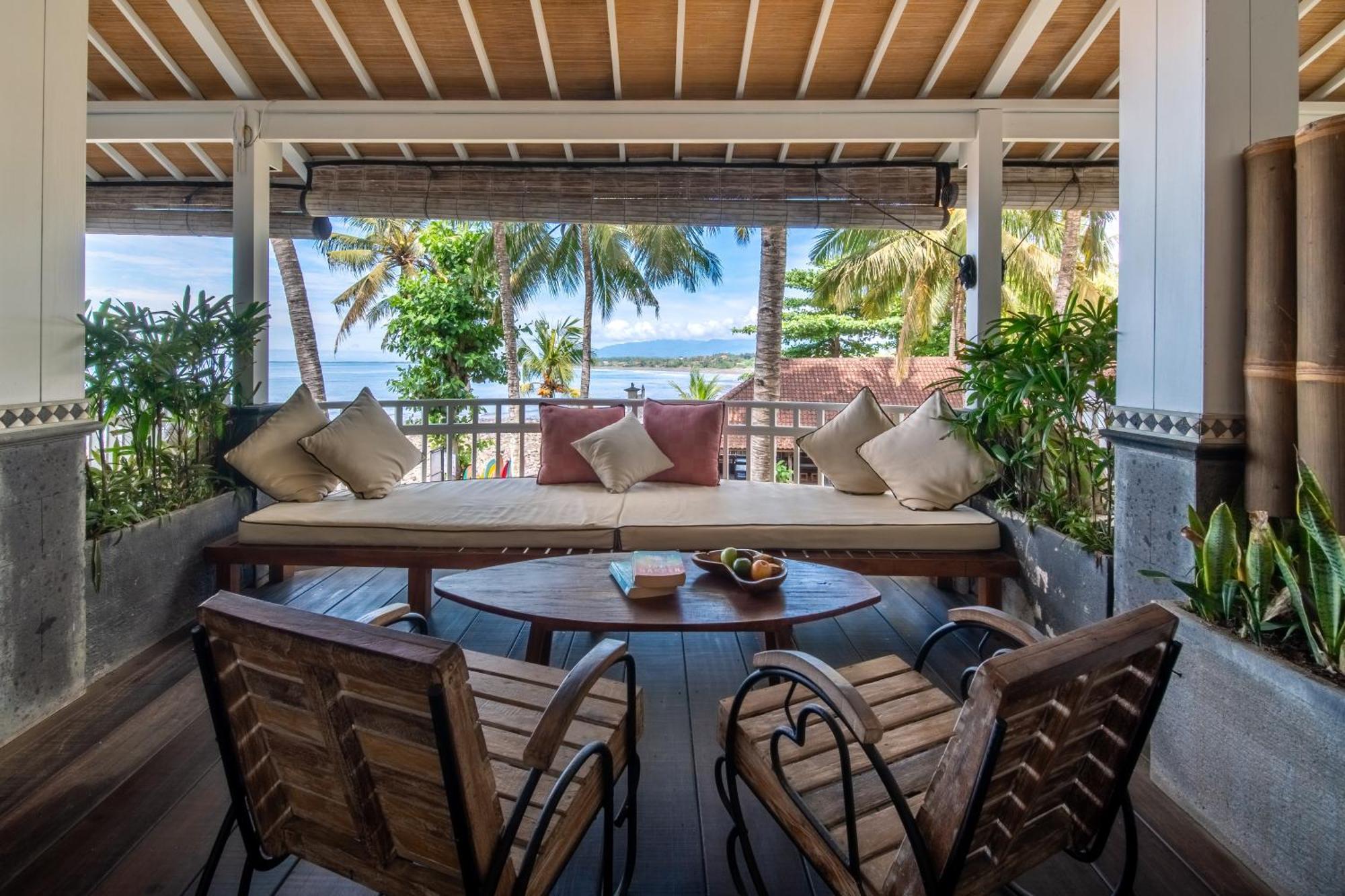 Hotel Bombora Medewi